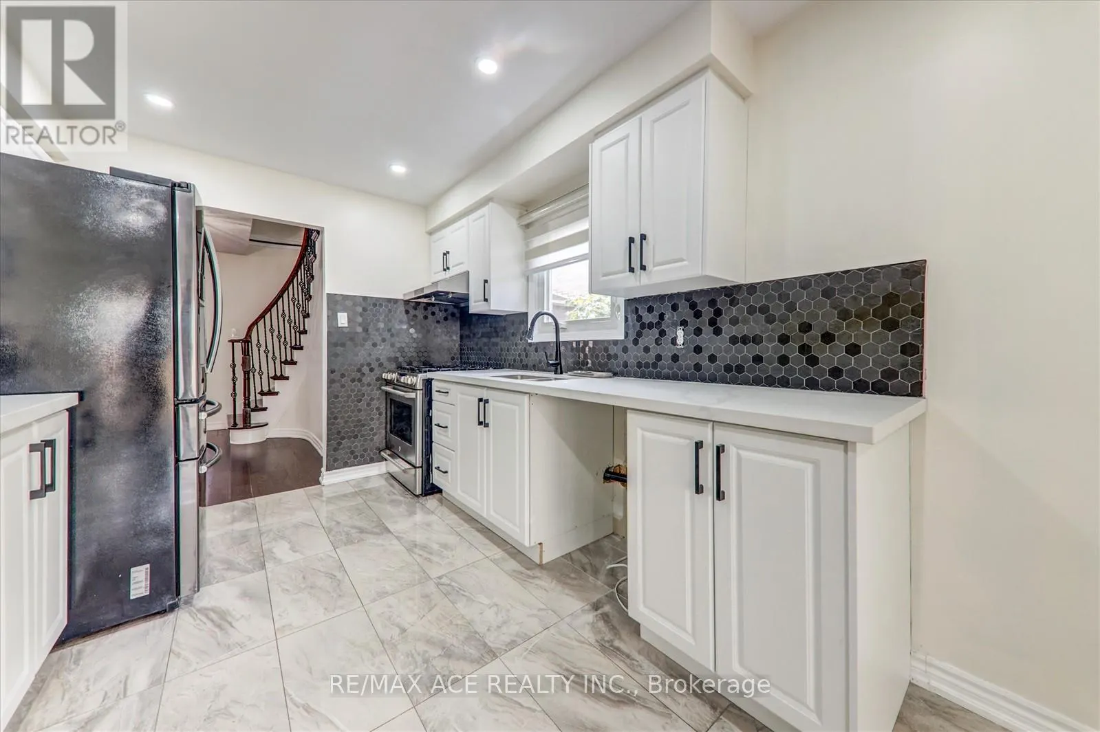 475 WALLENBERG CRESCENT