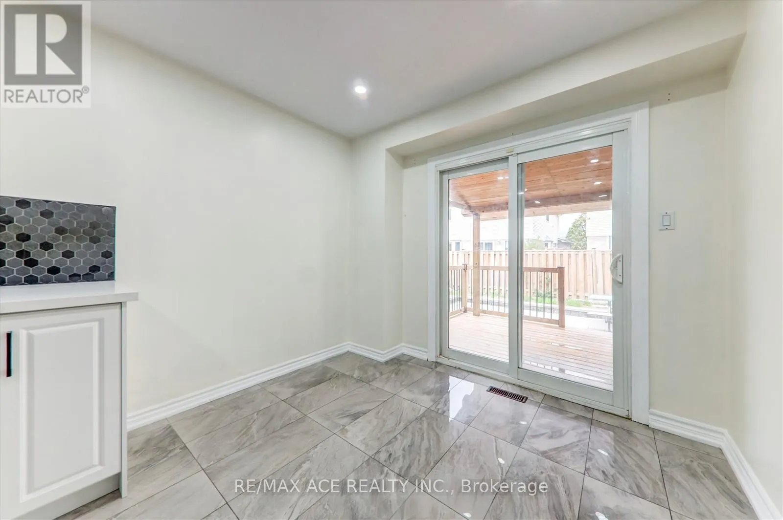 475 WALLENBERG CRESCENT