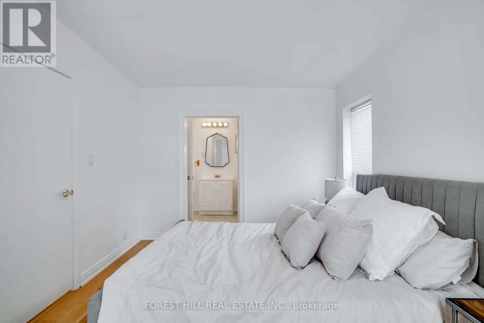 4053 OLD DUNDAS STREET
