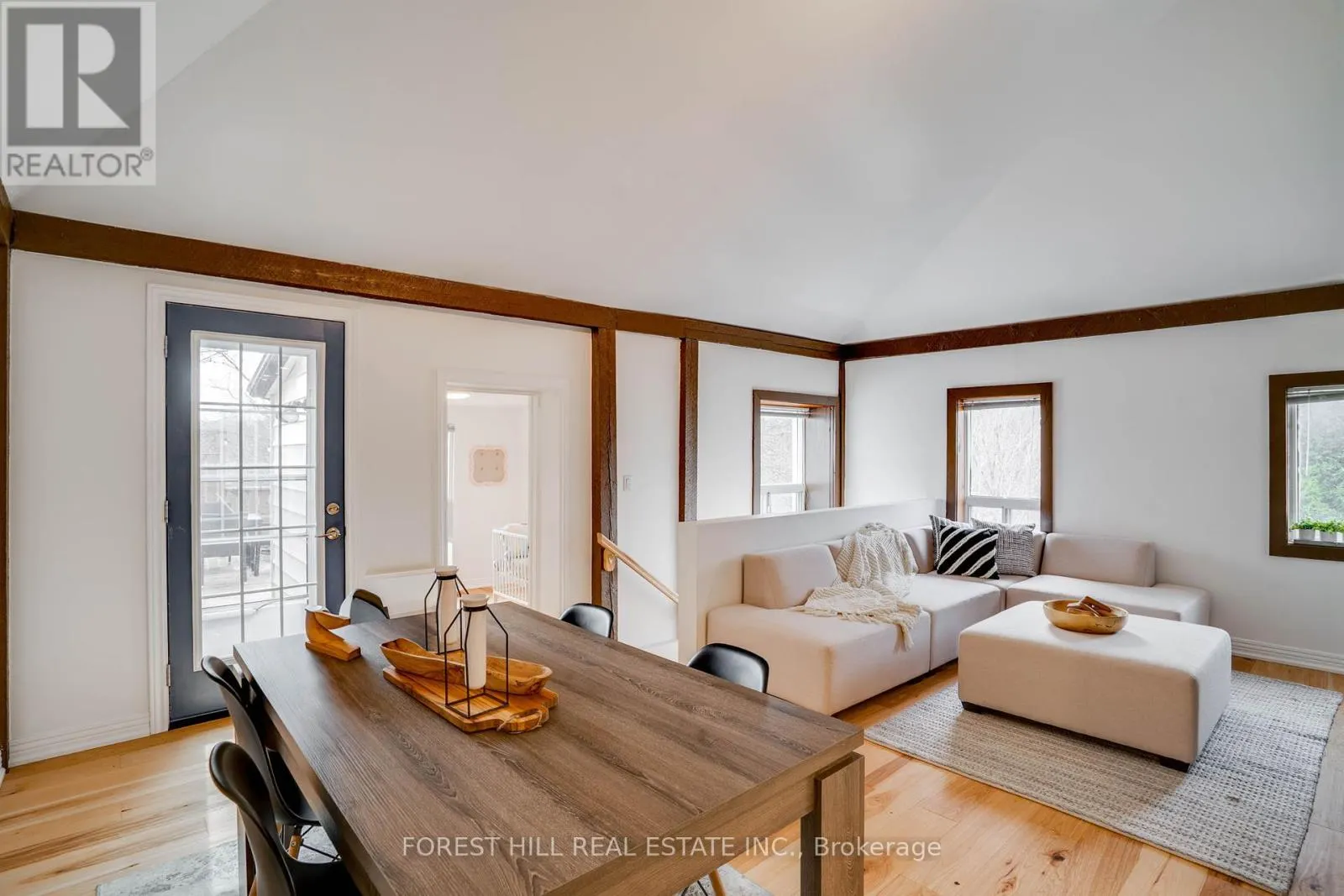 4053 OLD DUNDAS STREET