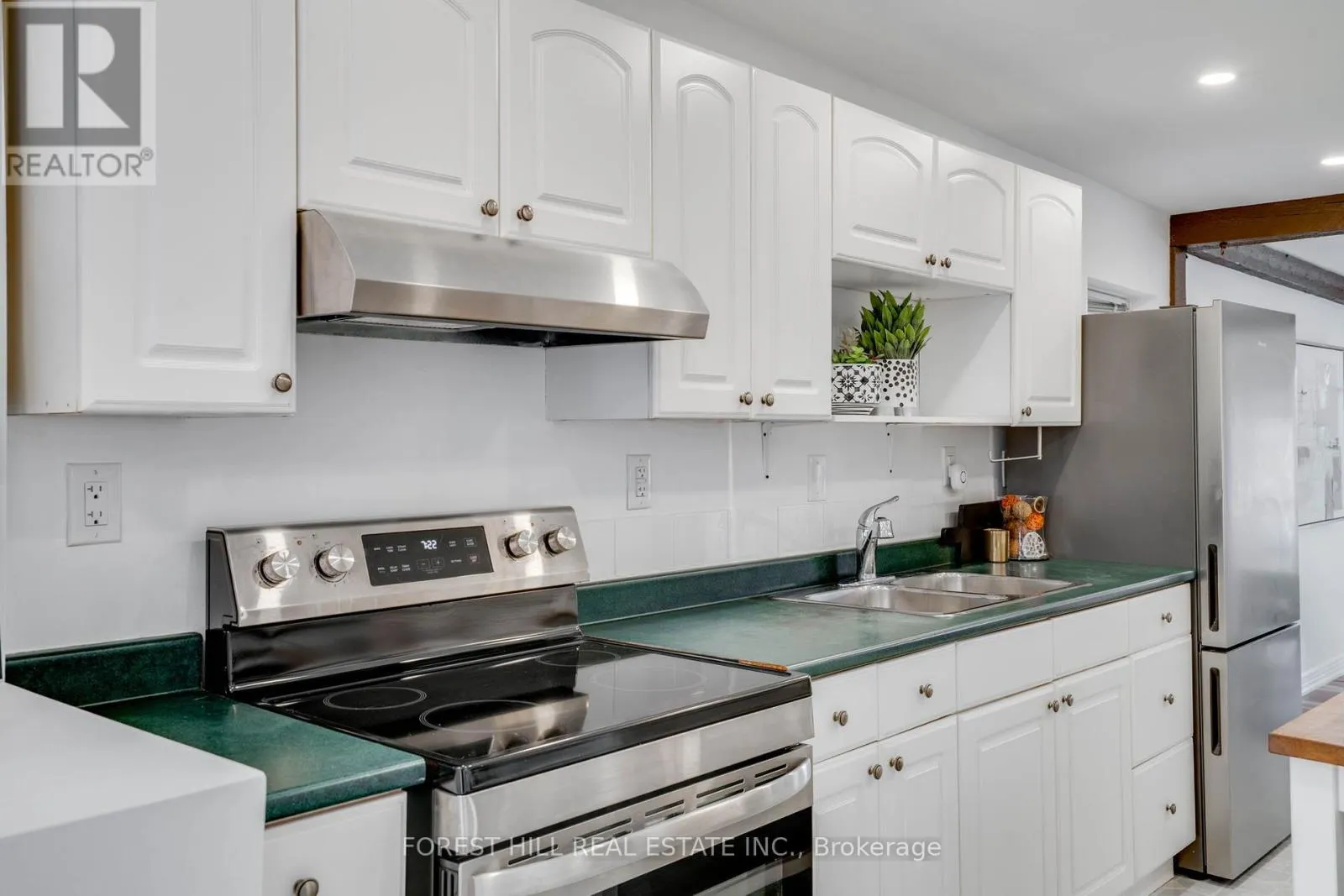 4053 OLD DUNDAS STREET