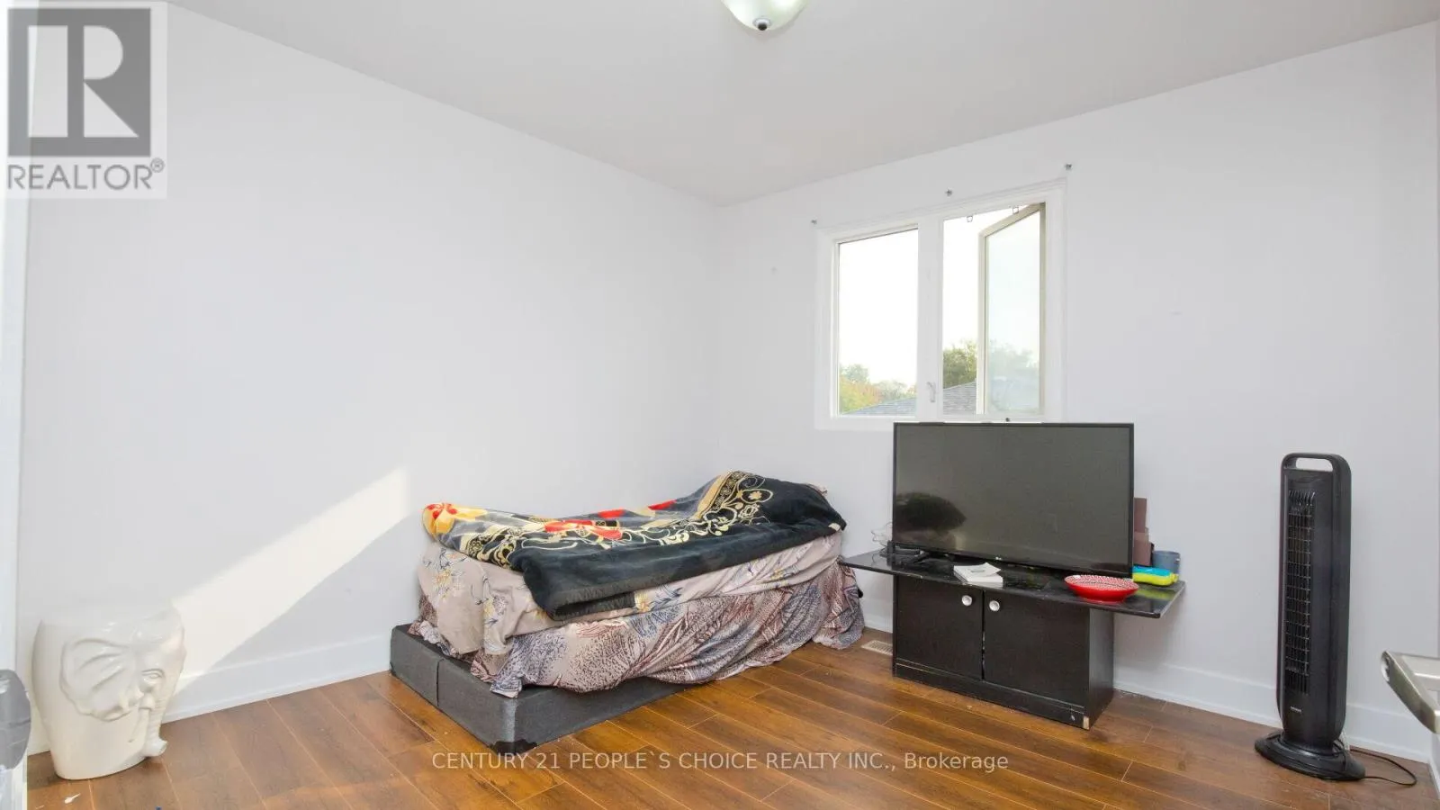 82 DAVENPORT CRESCENT