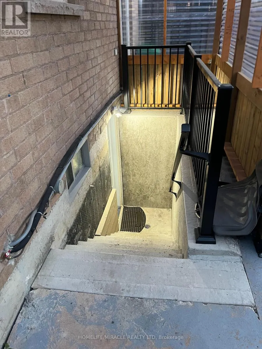 24 ROUNDSTONE DRIVE