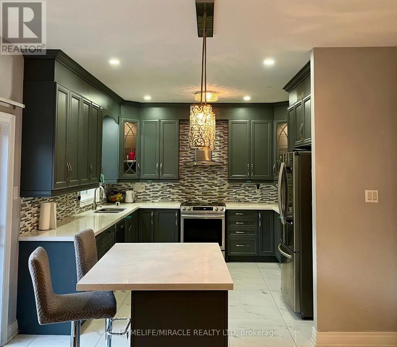 24 ROUNDSTONE DRIVE