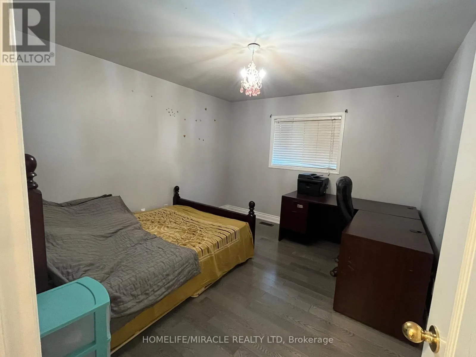 24 ROUNDSTONE DRIVE