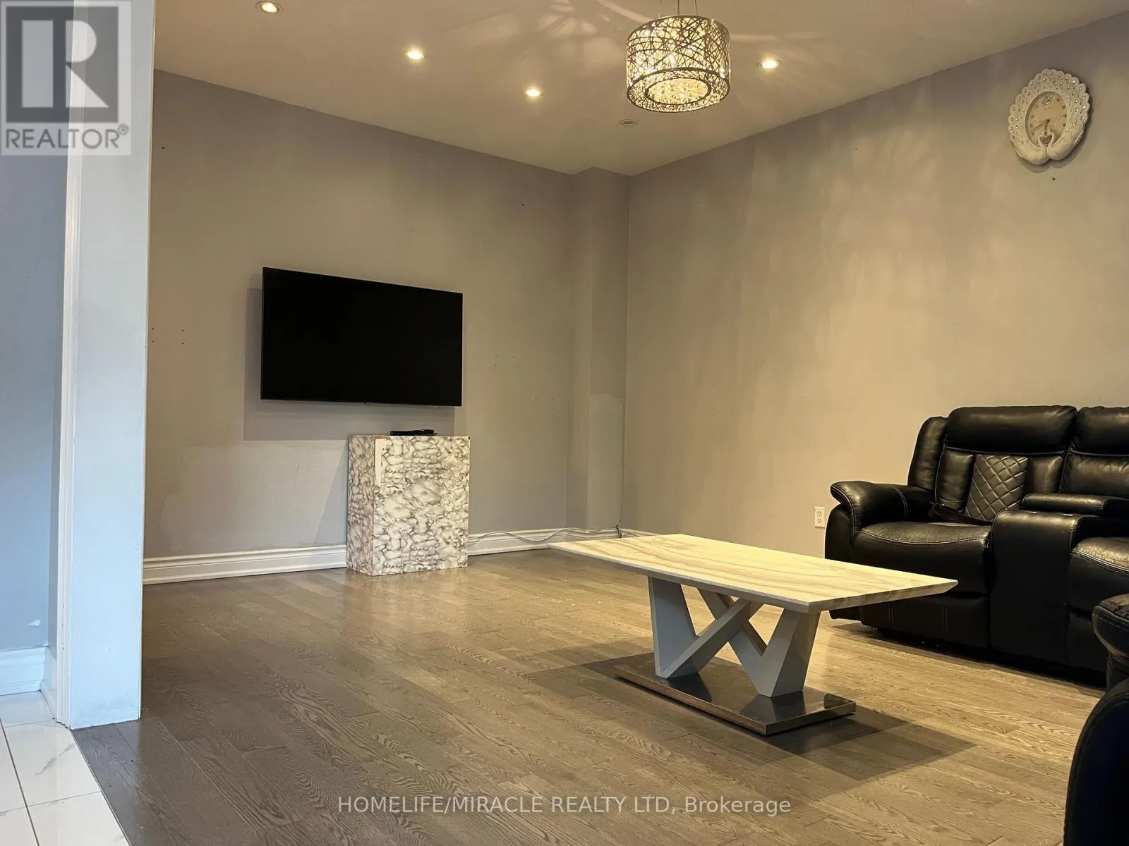 24 ROUNDSTONE DRIVE