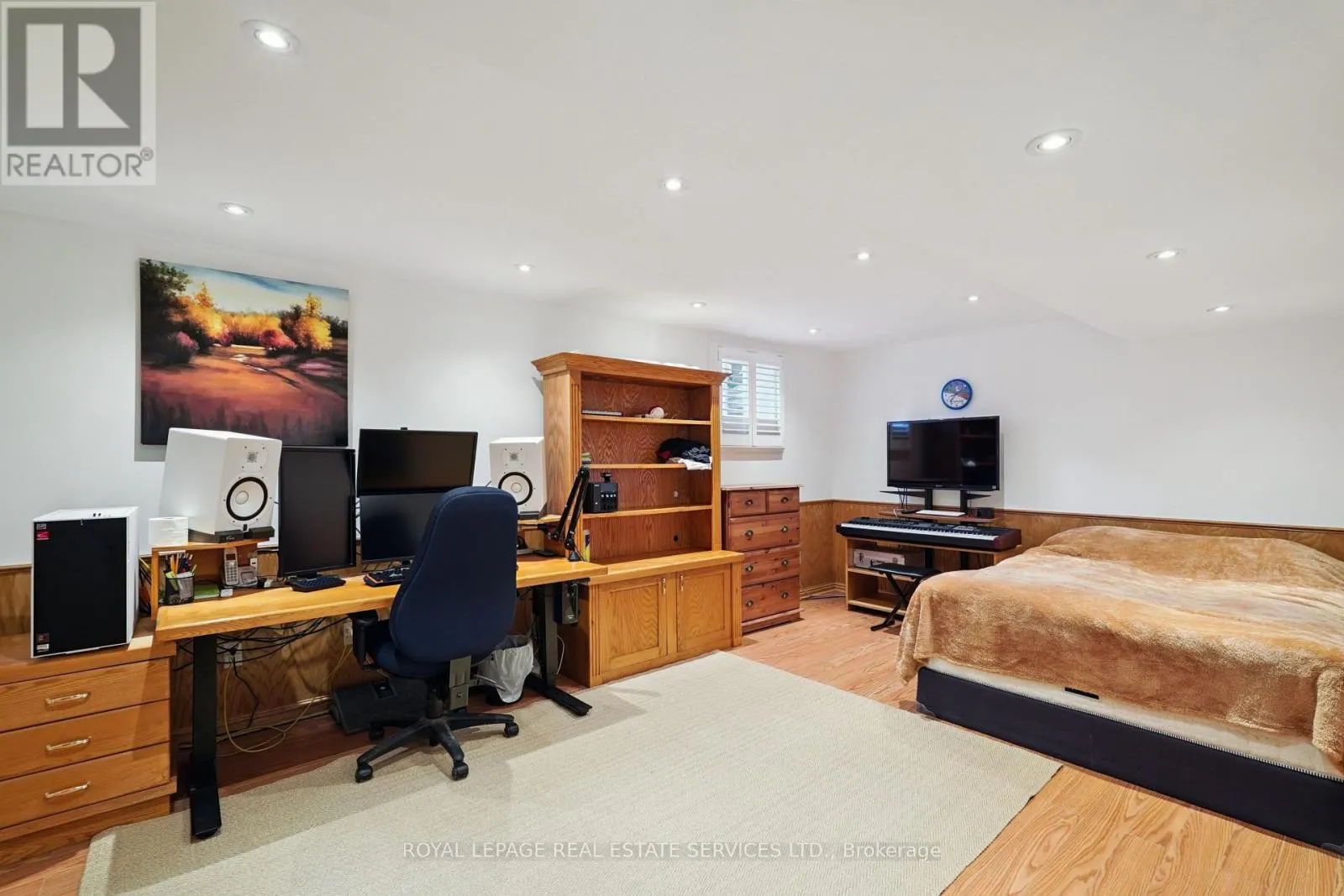 641 SYMONS CROSS
