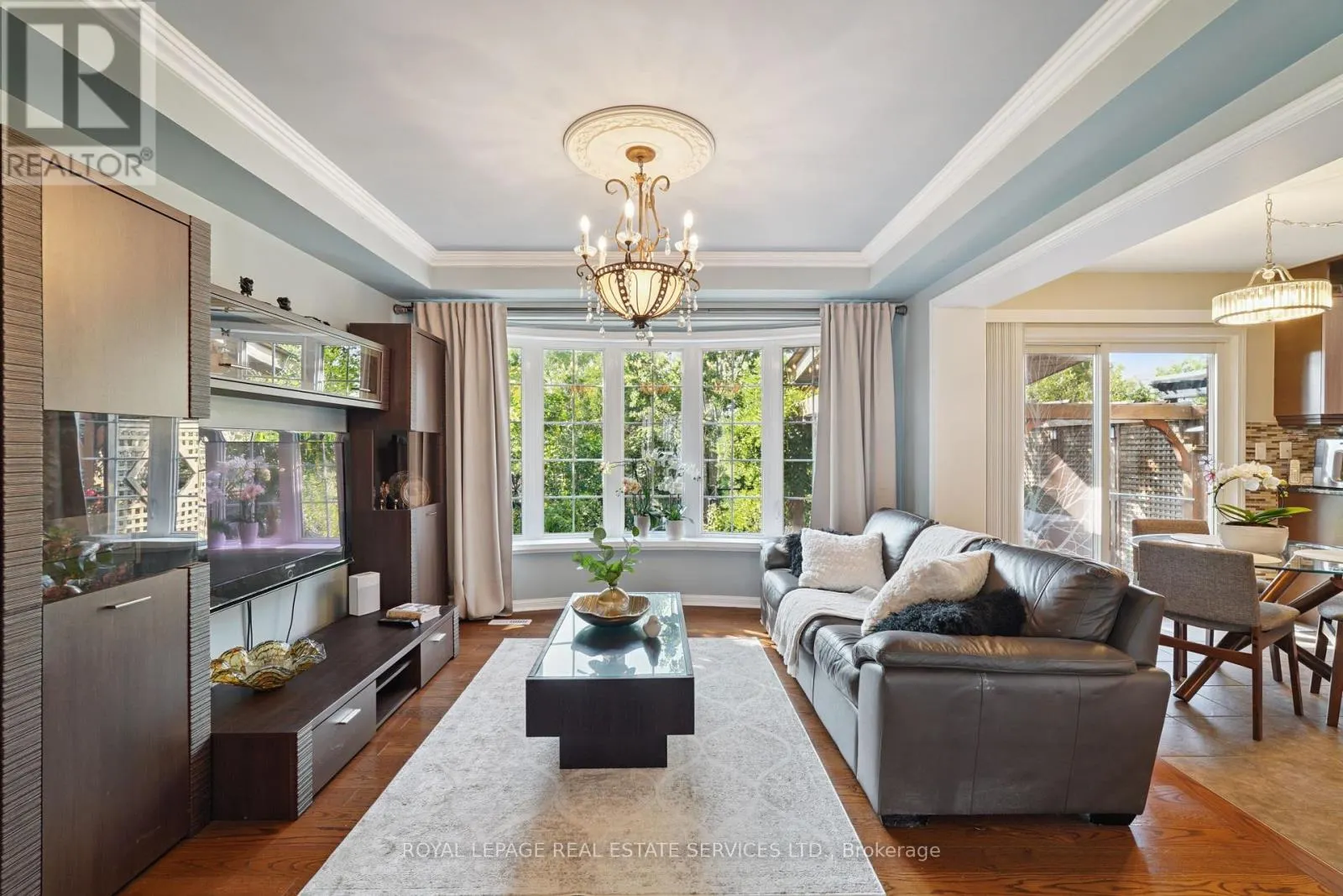 641 SYMONS CROSS