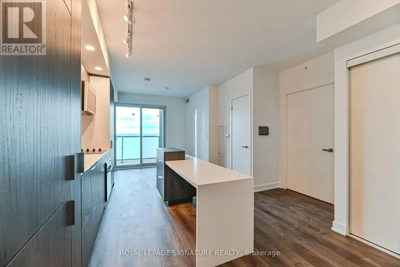 1606 - 370 MARTHA STREET