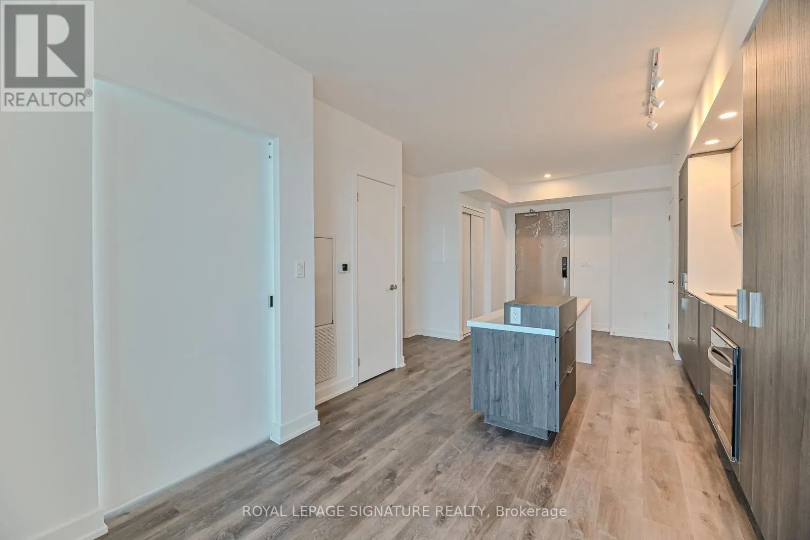 1606 - 370 MARTHA STREET