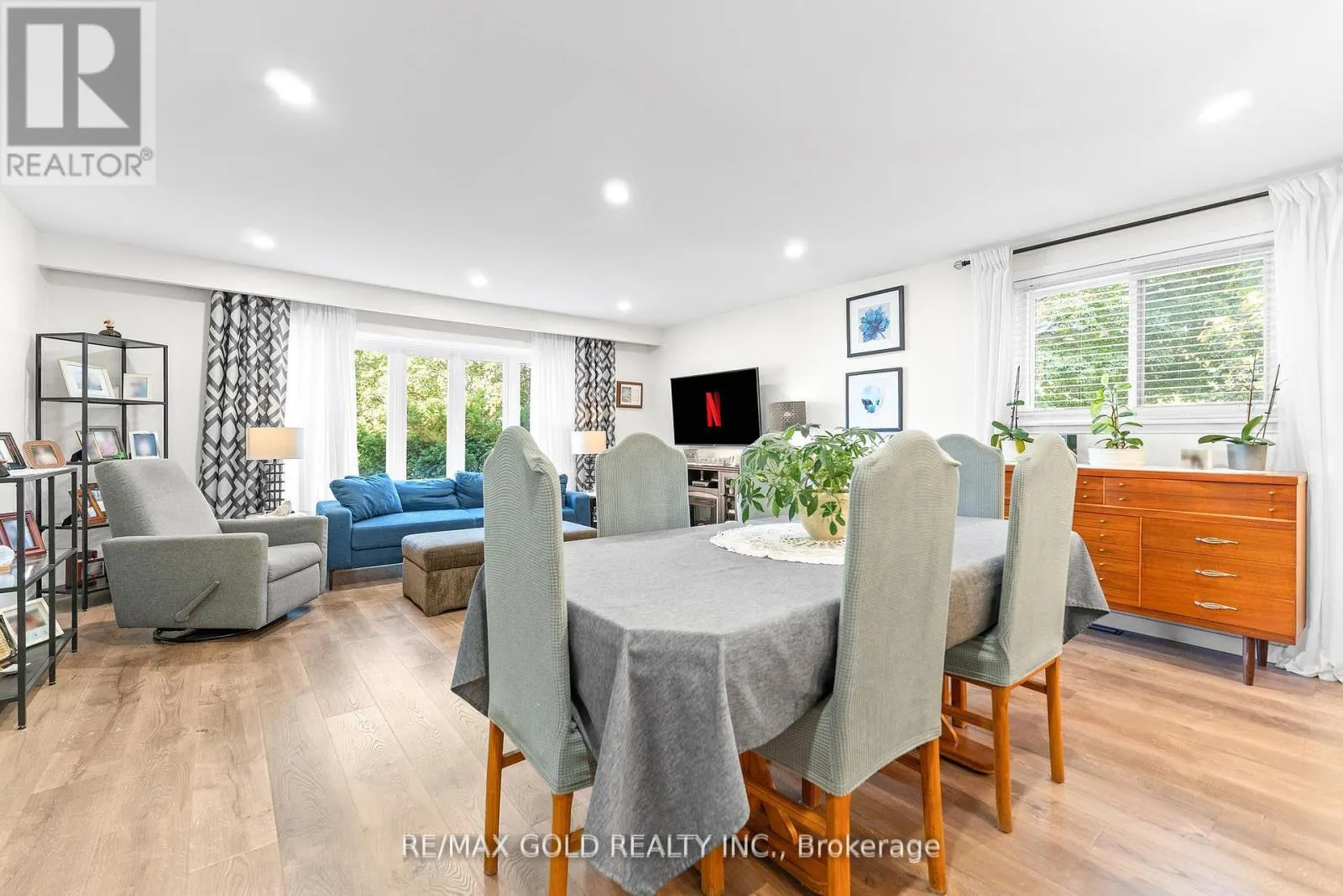1 GREENBRIAR ROAD