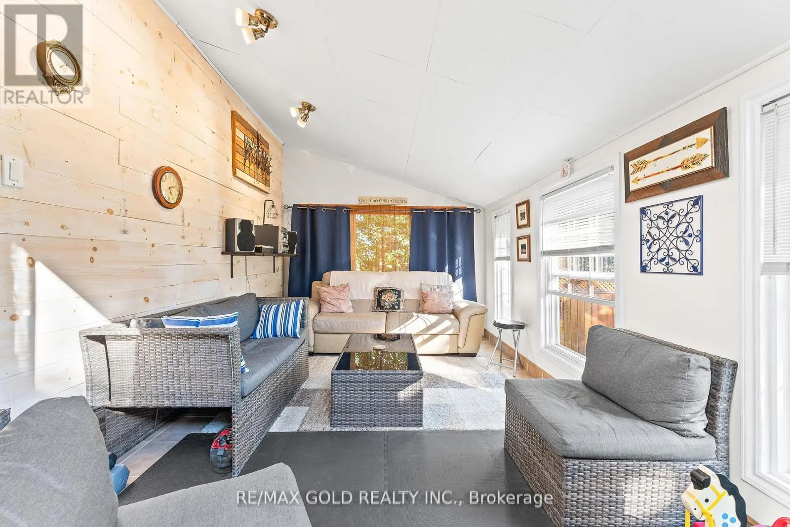 1 GREENBRIAR ROAD