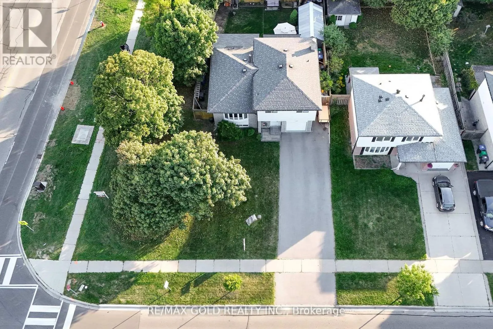 1 GREENBRIAR ROAD