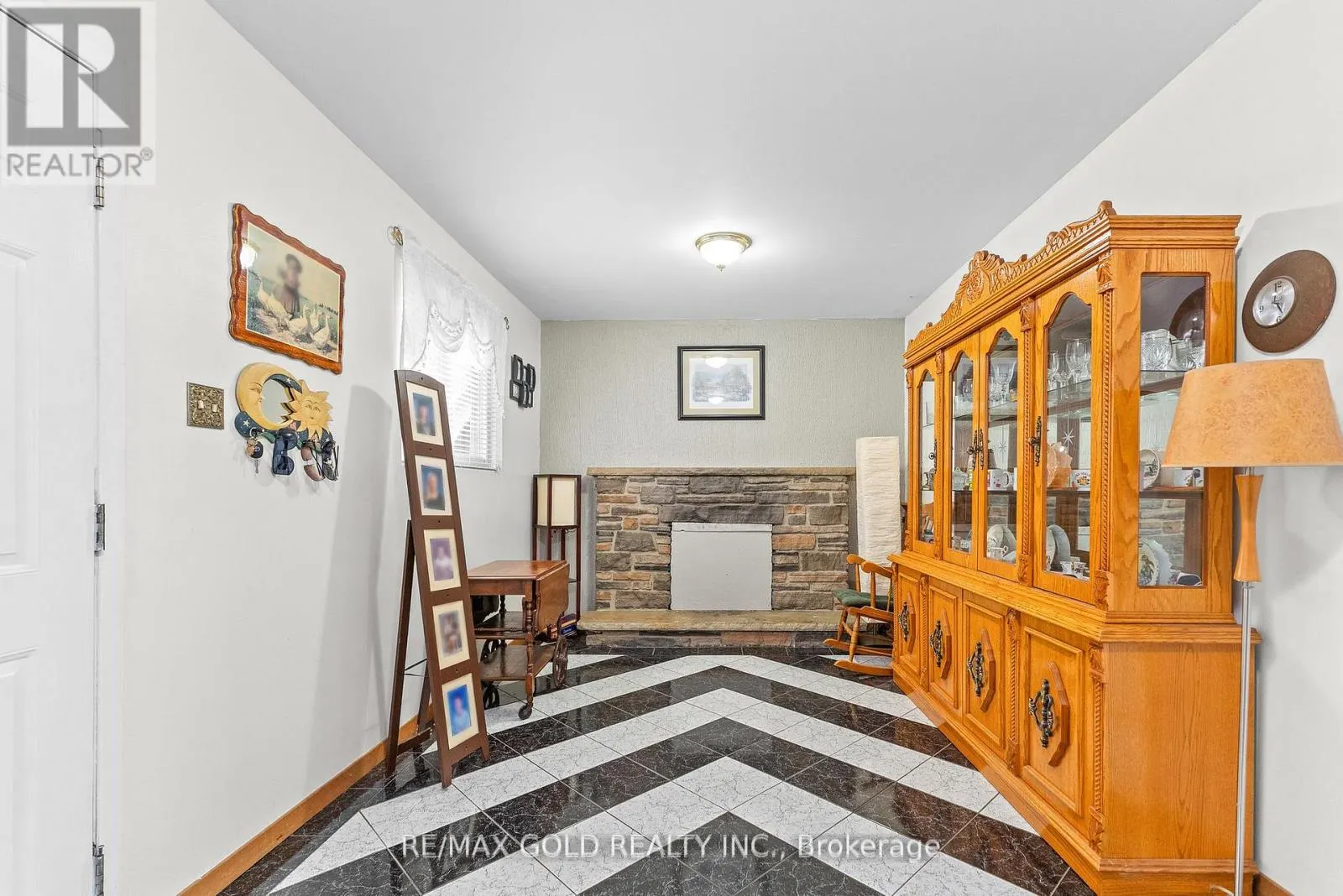 1 GREENBRIAR ROAD