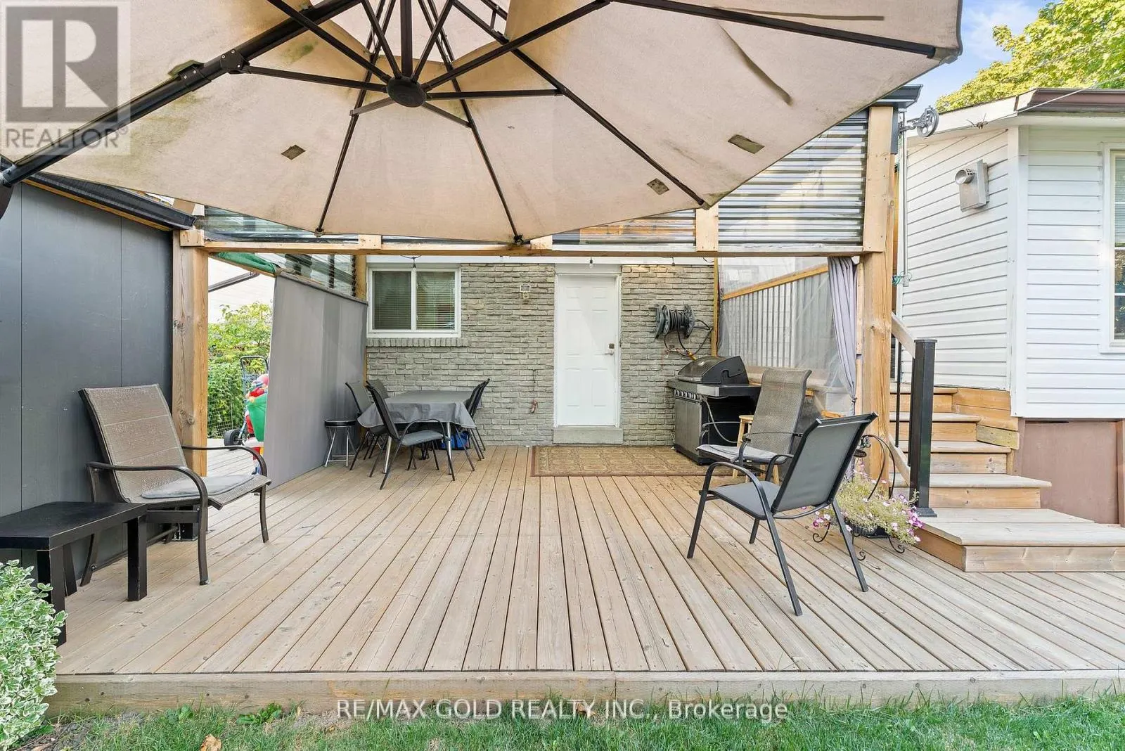 1 GREENBRIAR ROAD