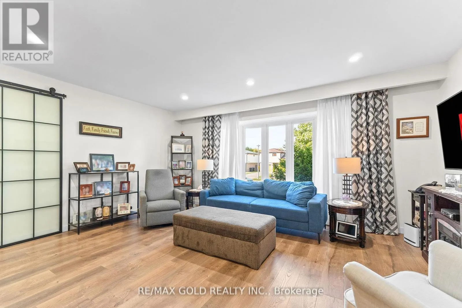 1 GREENBRIAR ROAD