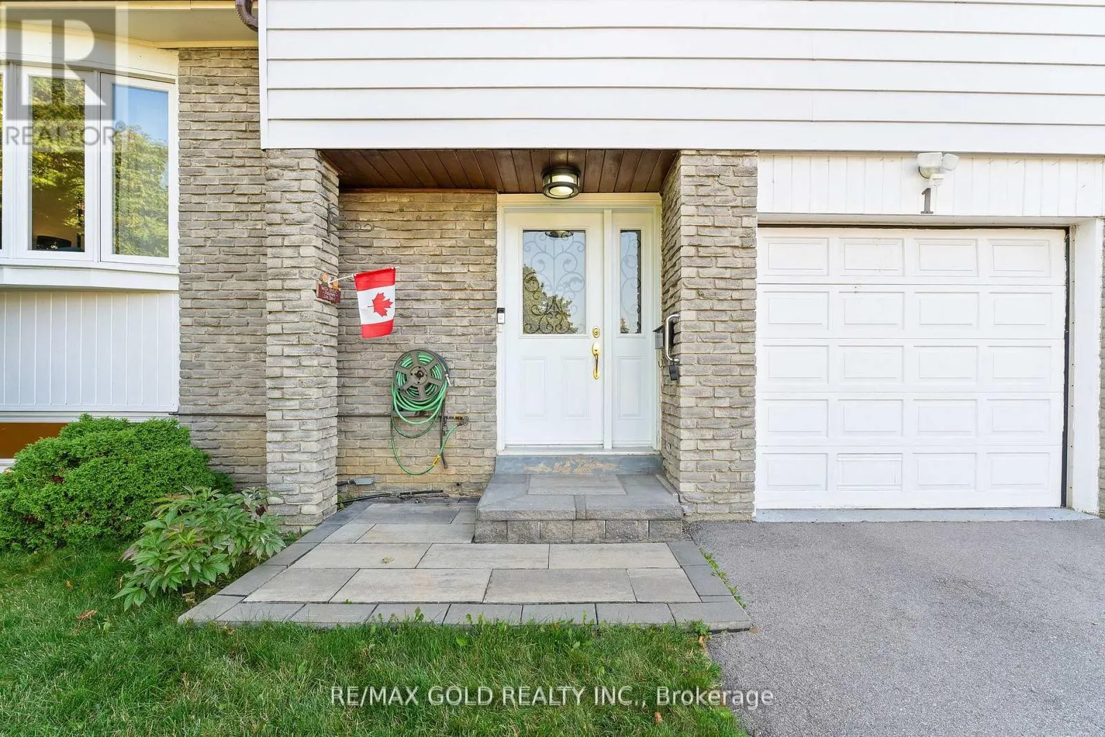 1 GREENBRIAR ROAD