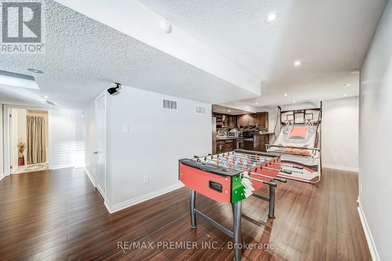2195 KWINTER ROAD