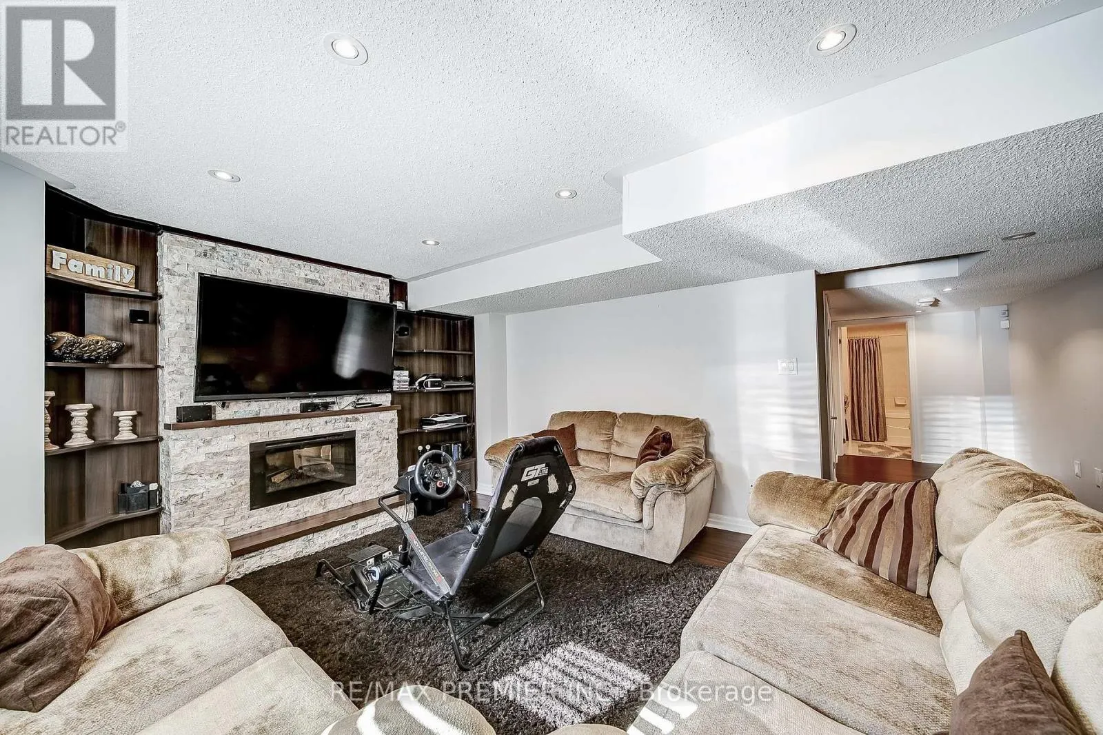 2195 KWINTER ROAD