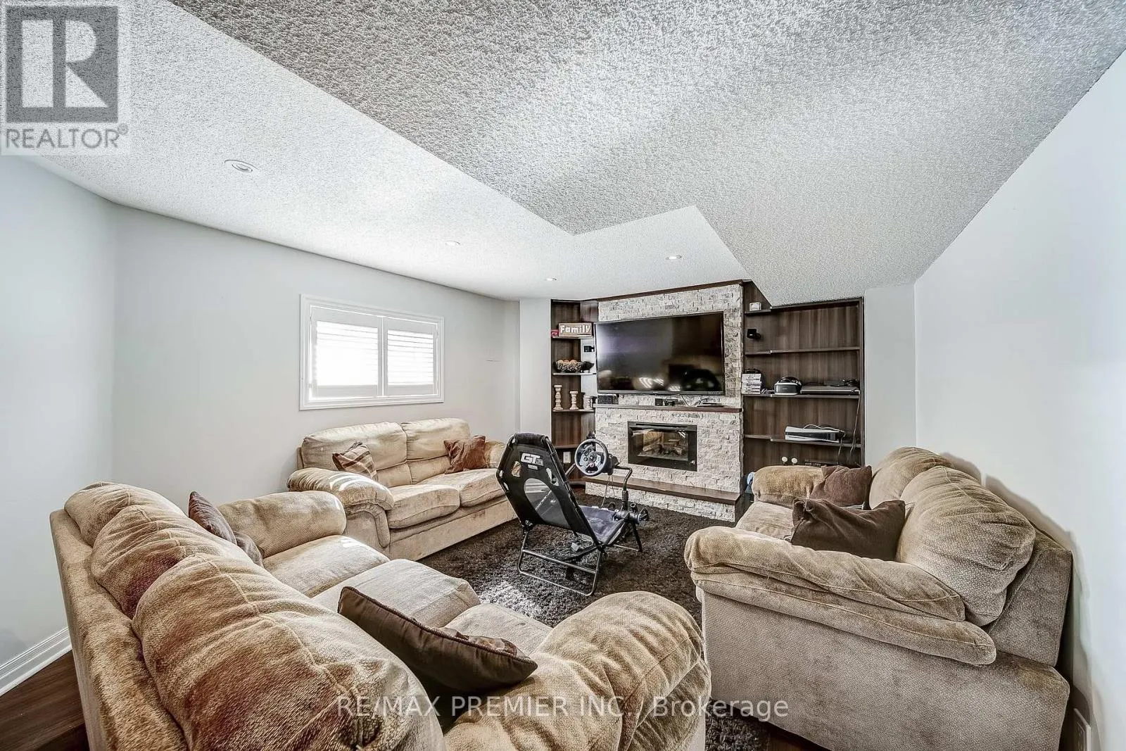 2195 KWINTER ROAD