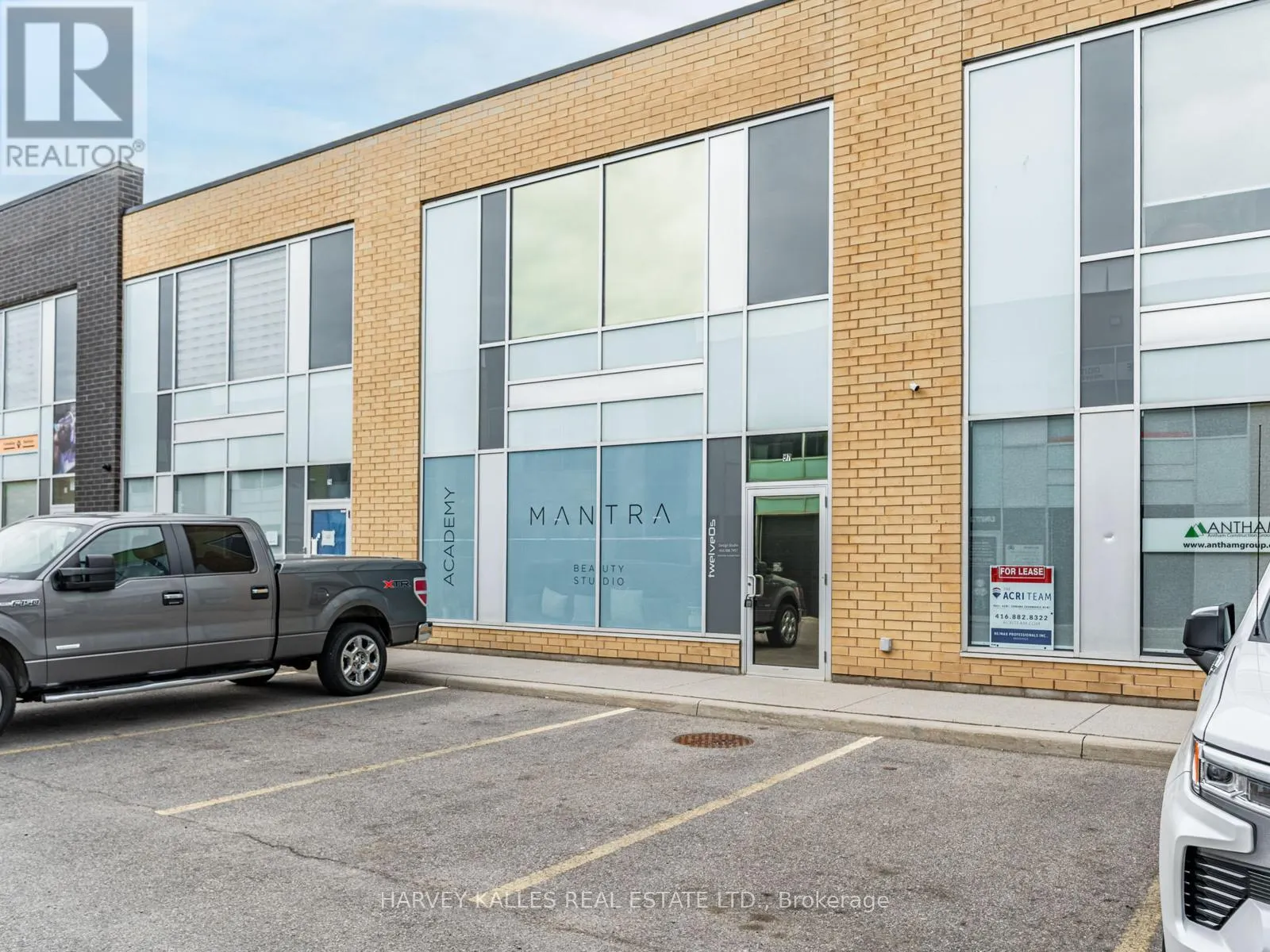 57 - 1215 QUEENSWAY E
