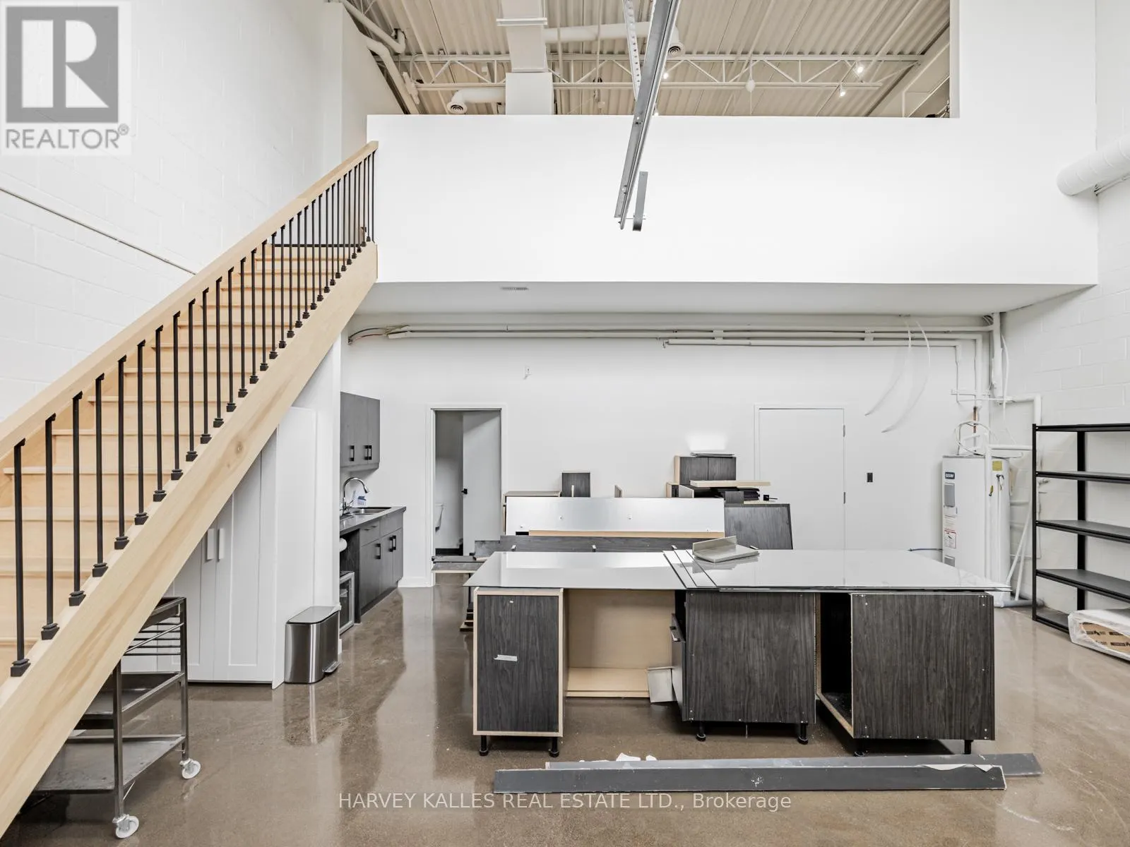 57 - 1215 QUEENSWAY E