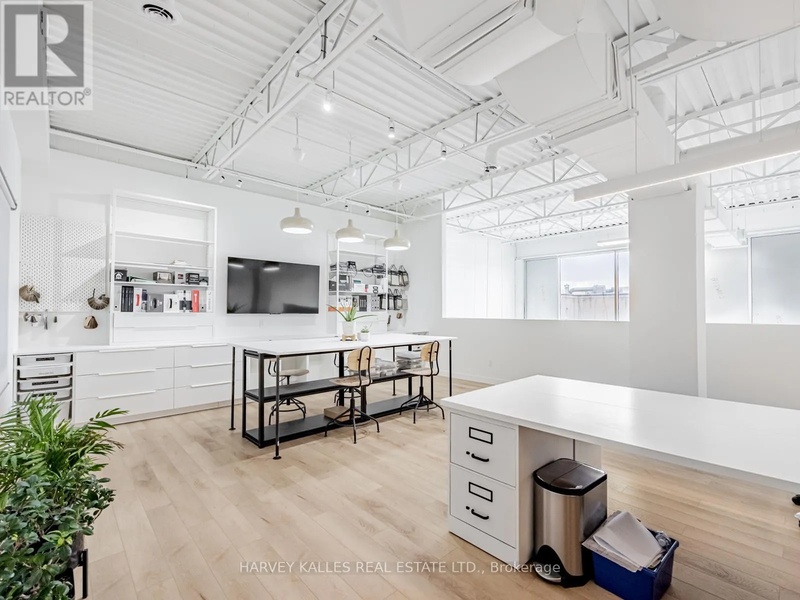 57 - 1215 QUEENSWAY E
