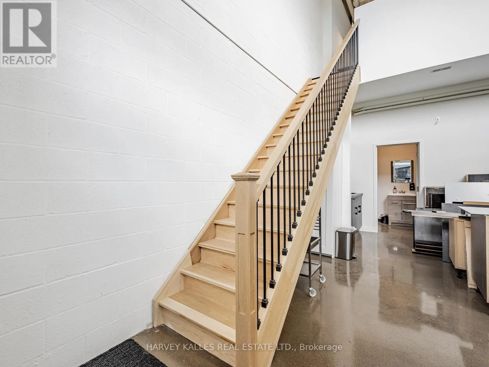 57 - 1215 QUEENSWAY E