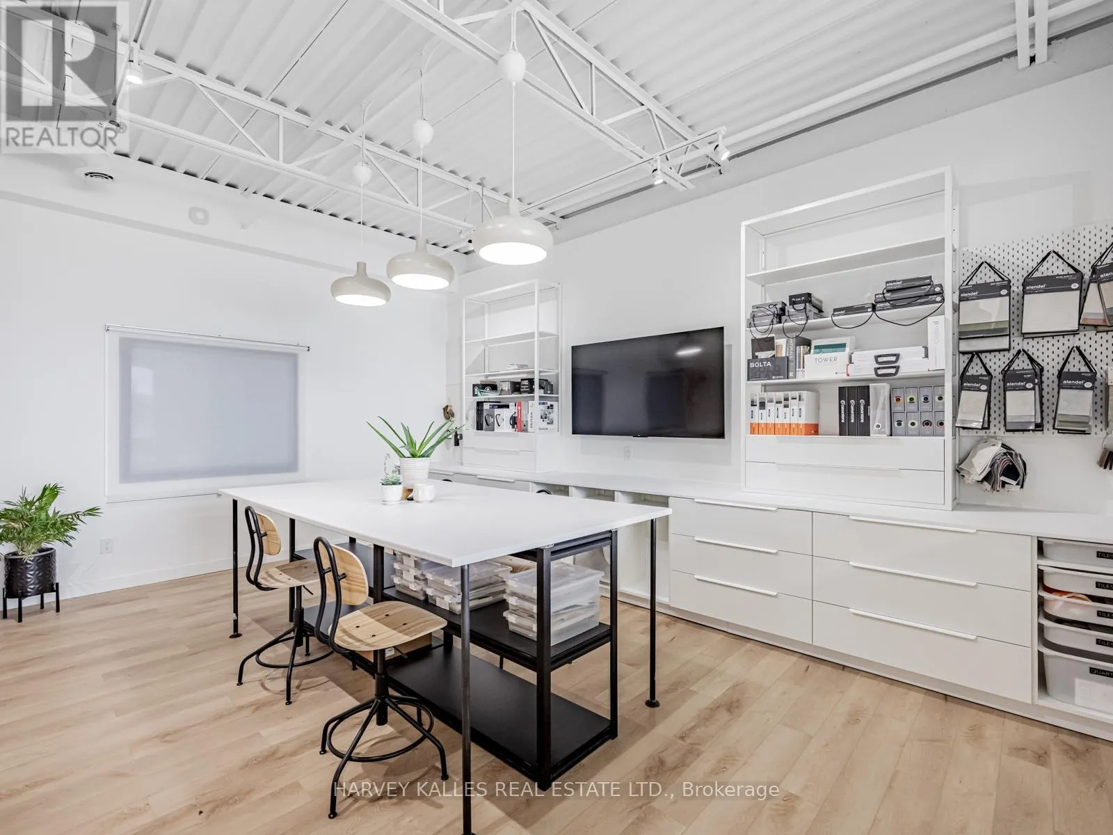 57 - 1215 QUEENSWAY E