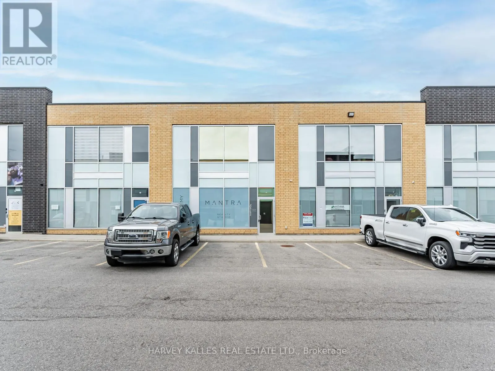 57 - 1215 QUEENSWAY E