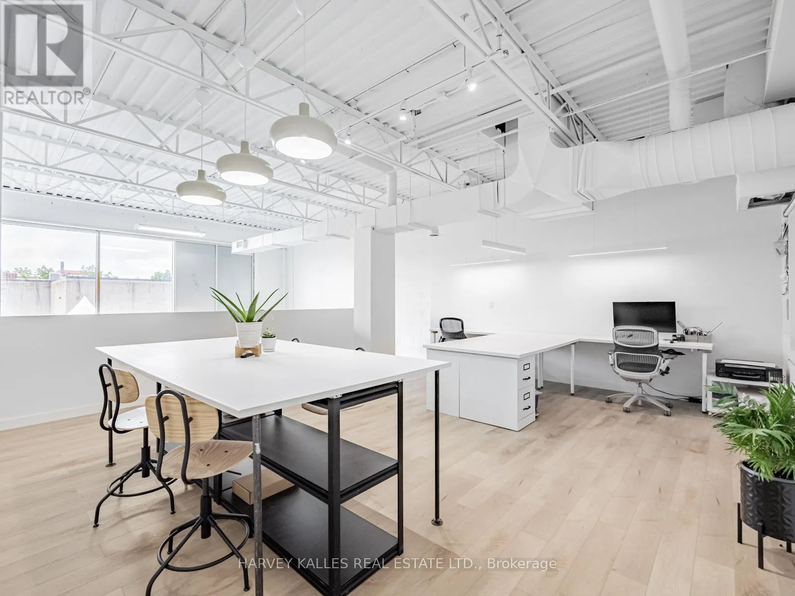 57 - 1215 QUEENSWAY E