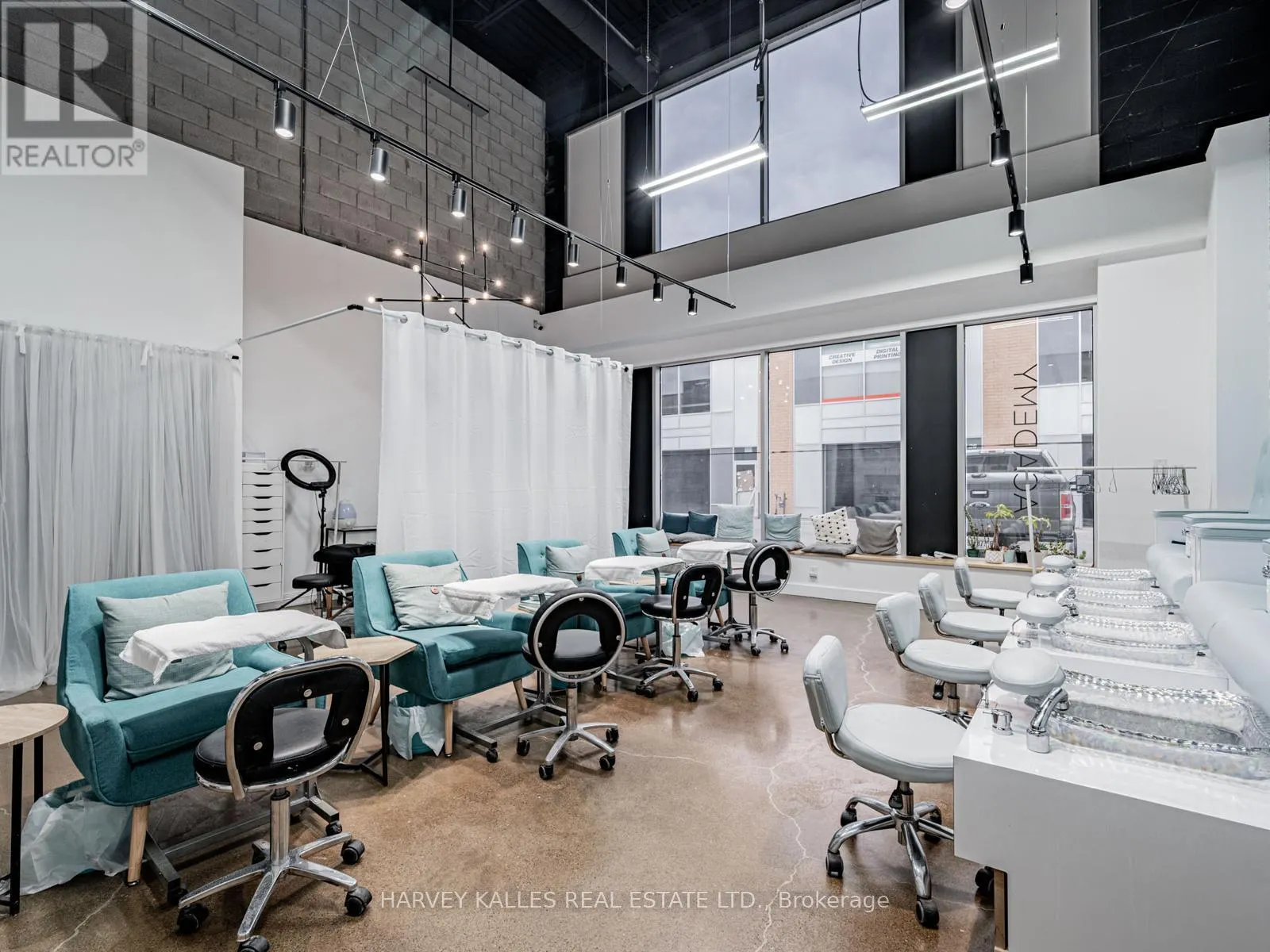 57 - 1215 QUEENSWAY E