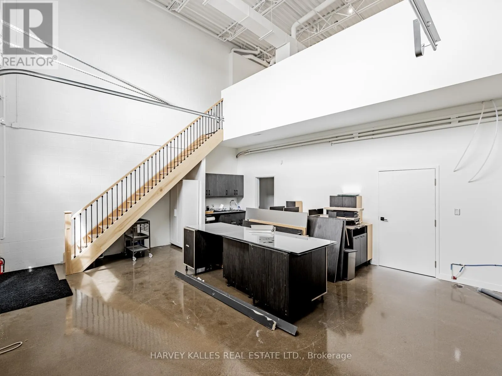 57 - 1215 QUEENSWAY E