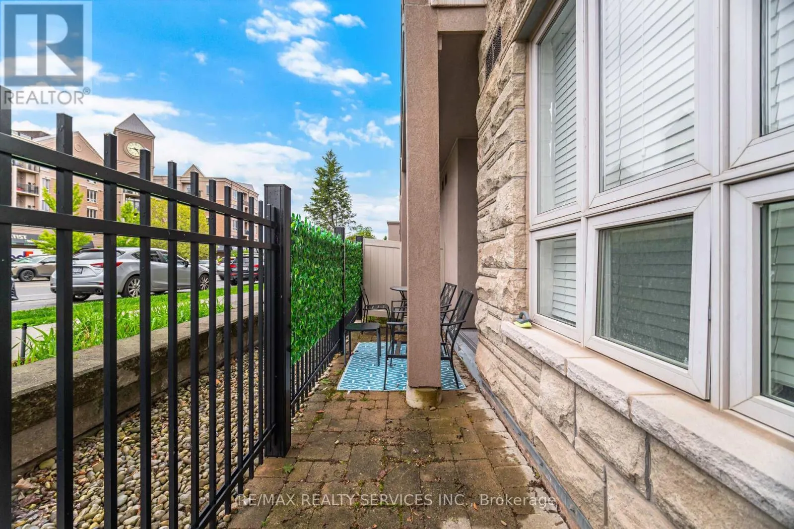 112 - 5317 UPPER MIDDLE ROAD