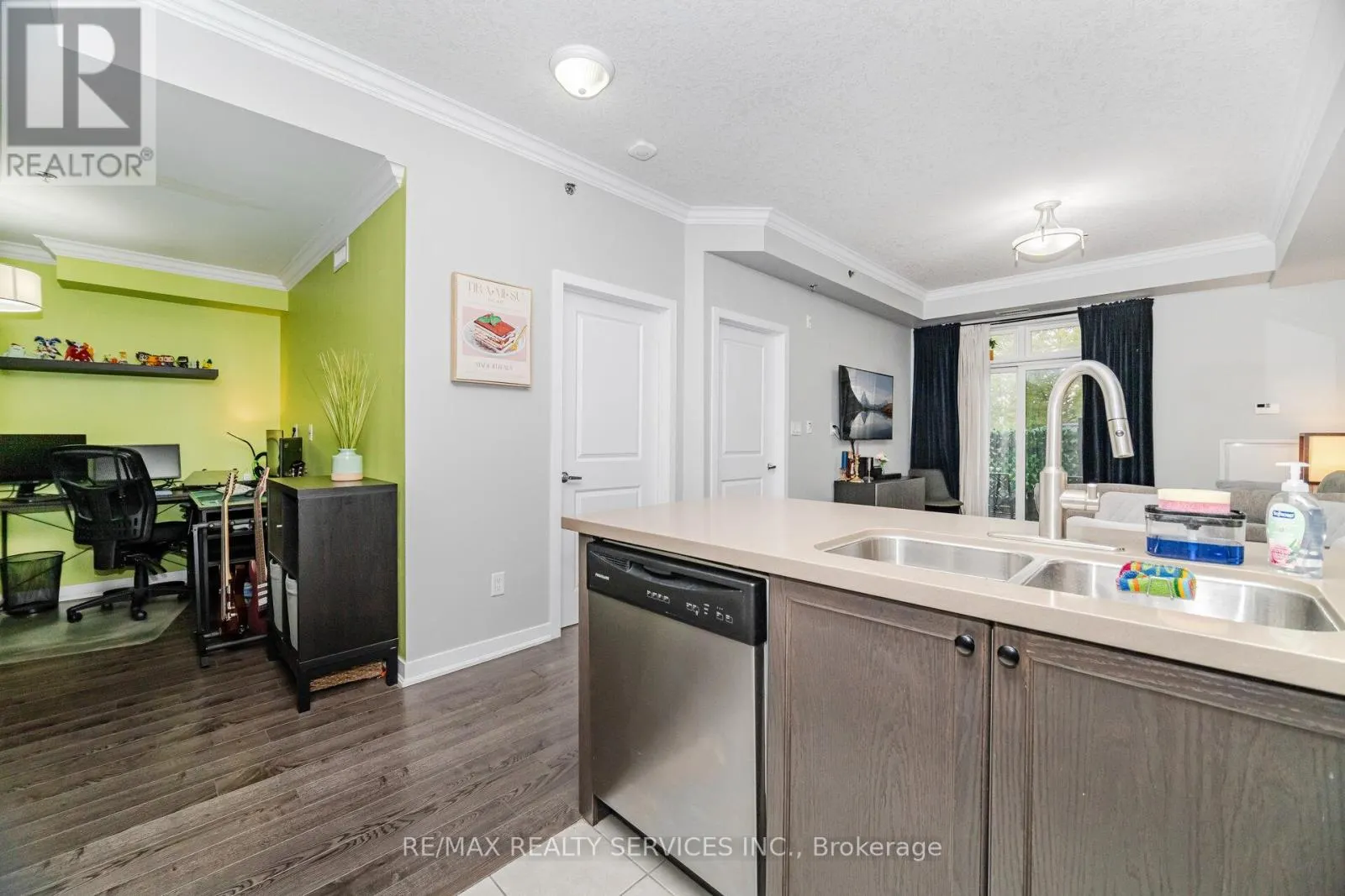 112 - 5317 UPPER MIDDLE ROAD