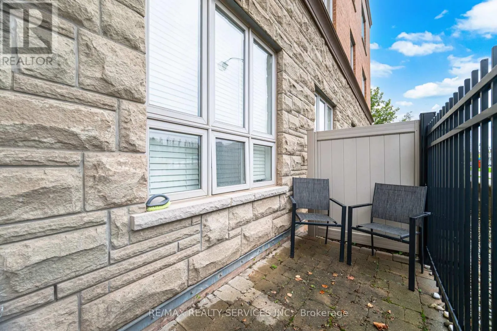 112 - 5317 UPPER MIDDLE ROAD