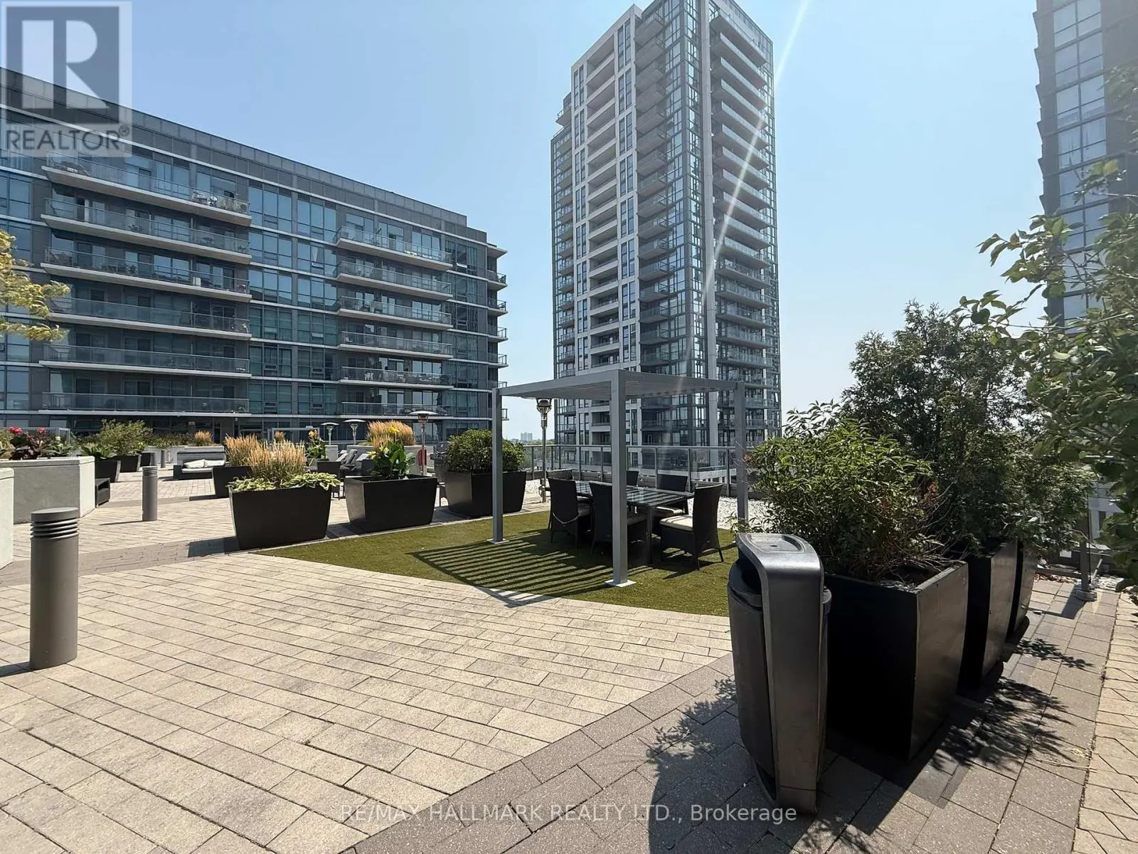 1211 - 1185 THE QUEENSWAY STREET