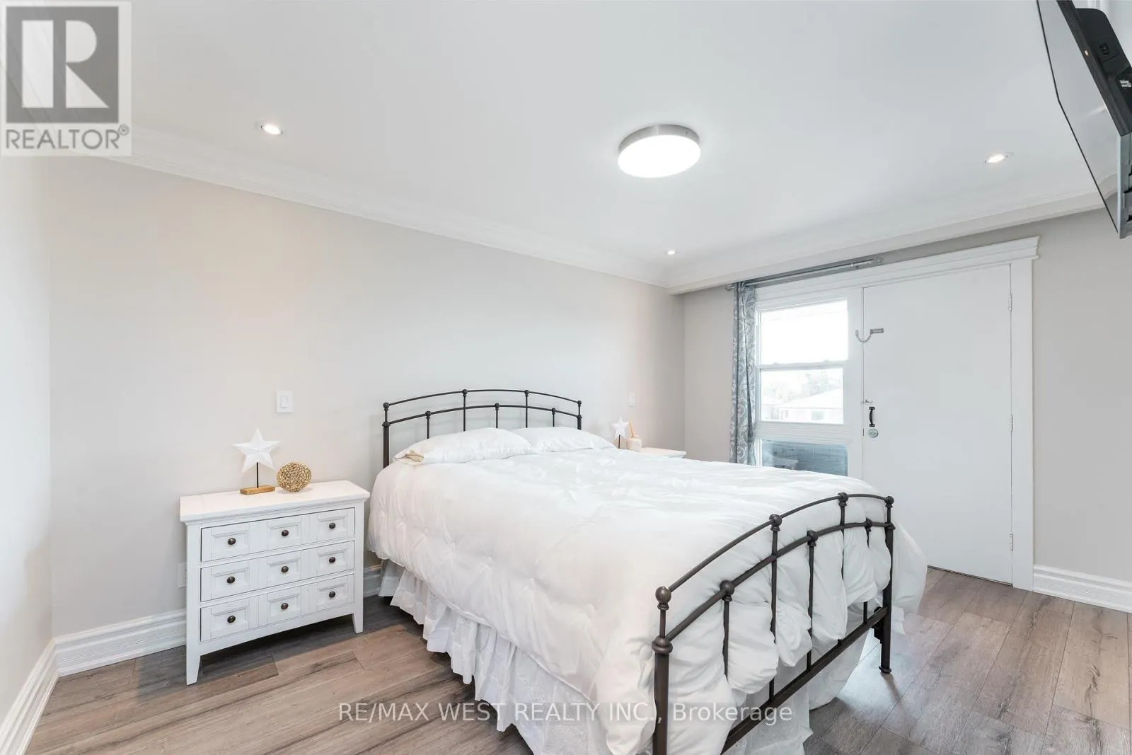 70 WHEATSHEAF CRESCENT