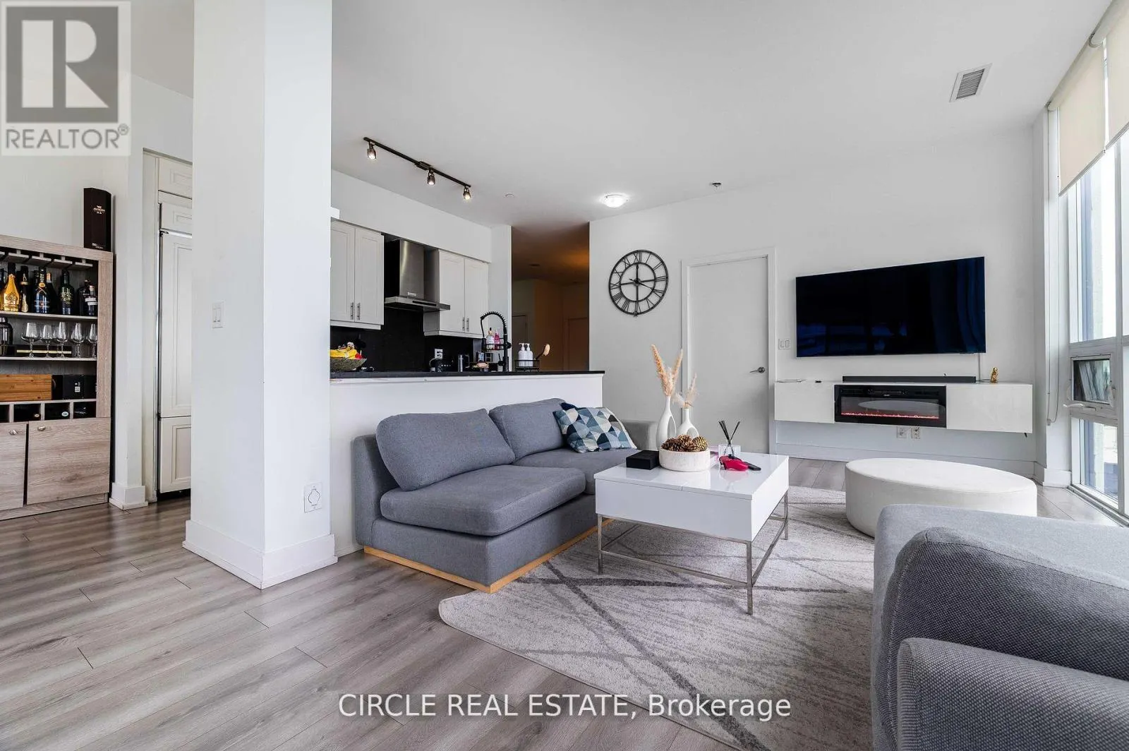 PH04 - 4011 BRICKSTONE MEWS ROAD