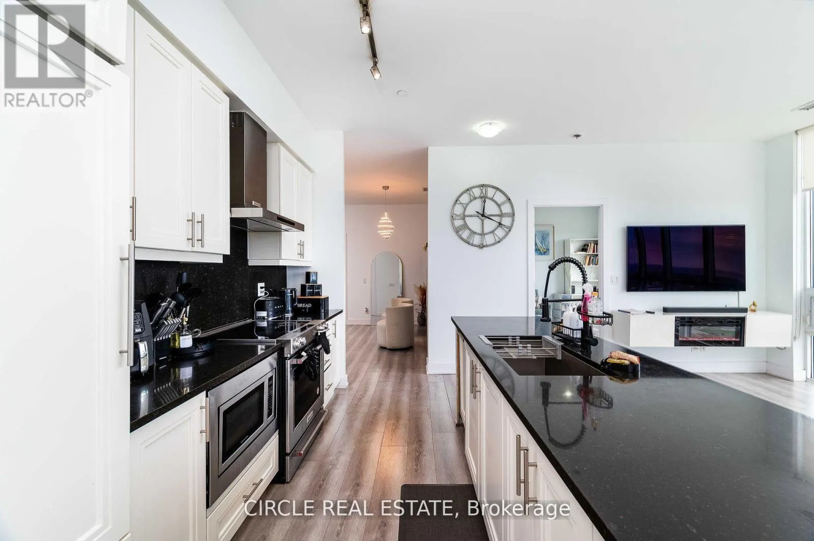 PH04 - 4011 BRICKSTONE MEWS ROAD