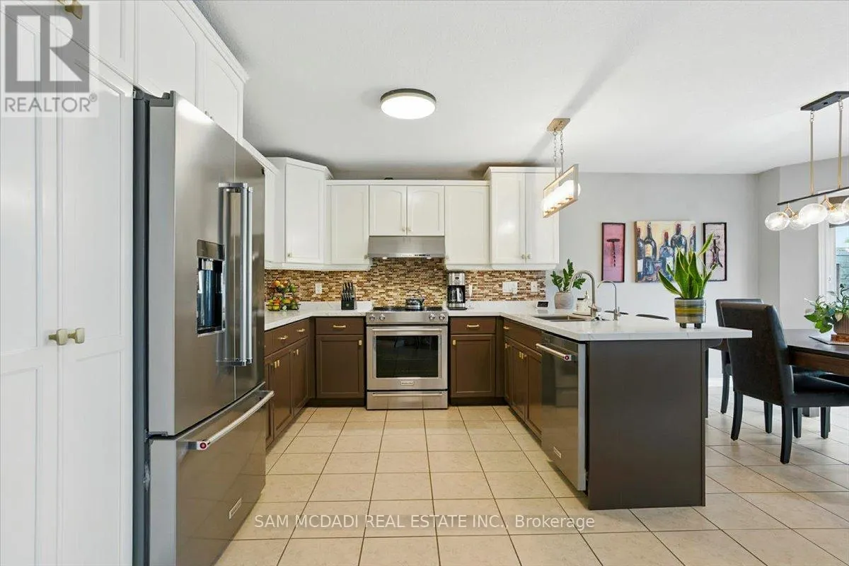 3 MAUDE COURT