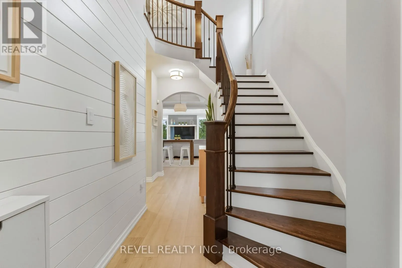 390 GOSFORD CRESCENT