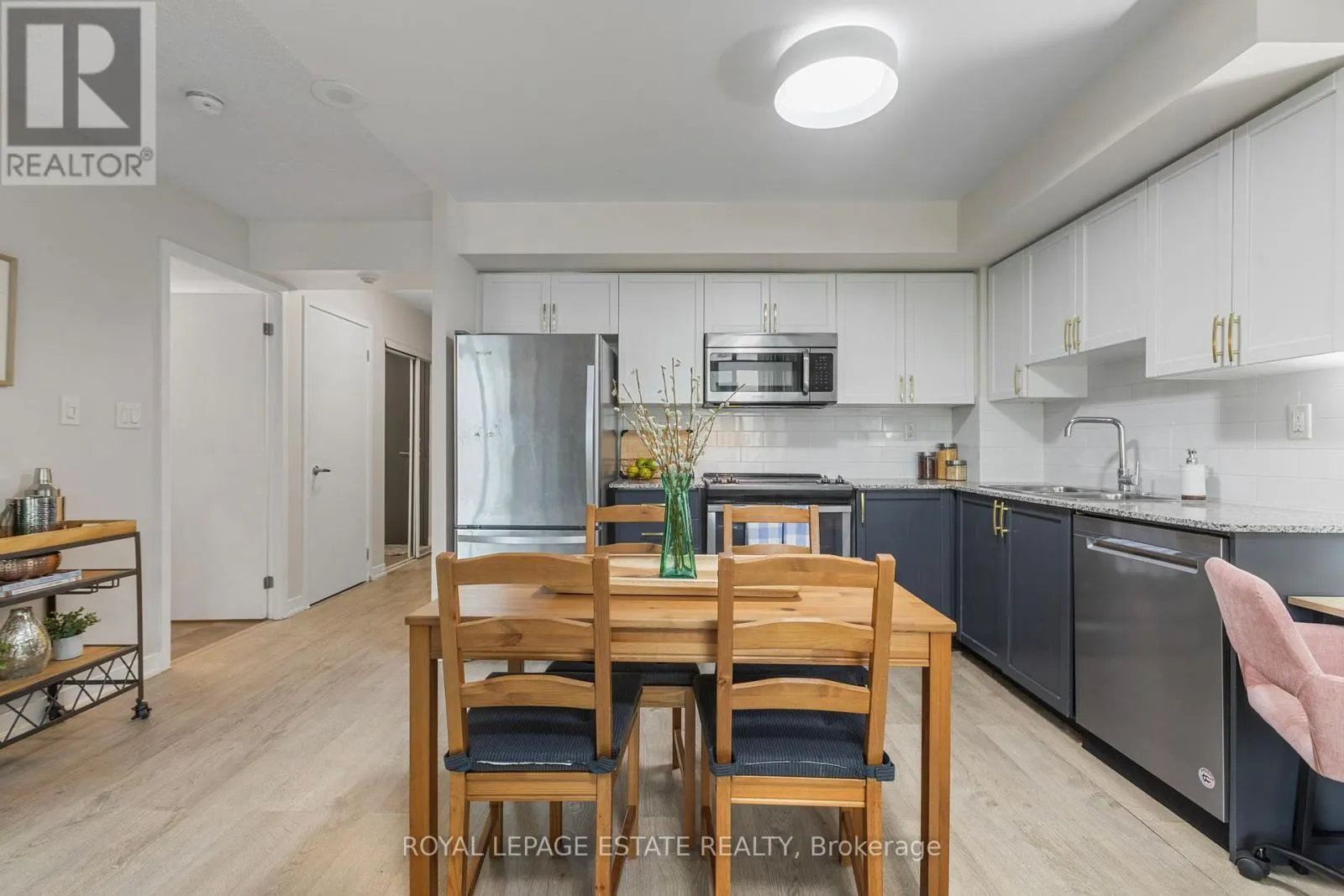 206 - 816 LANSDOWNE AVENUE