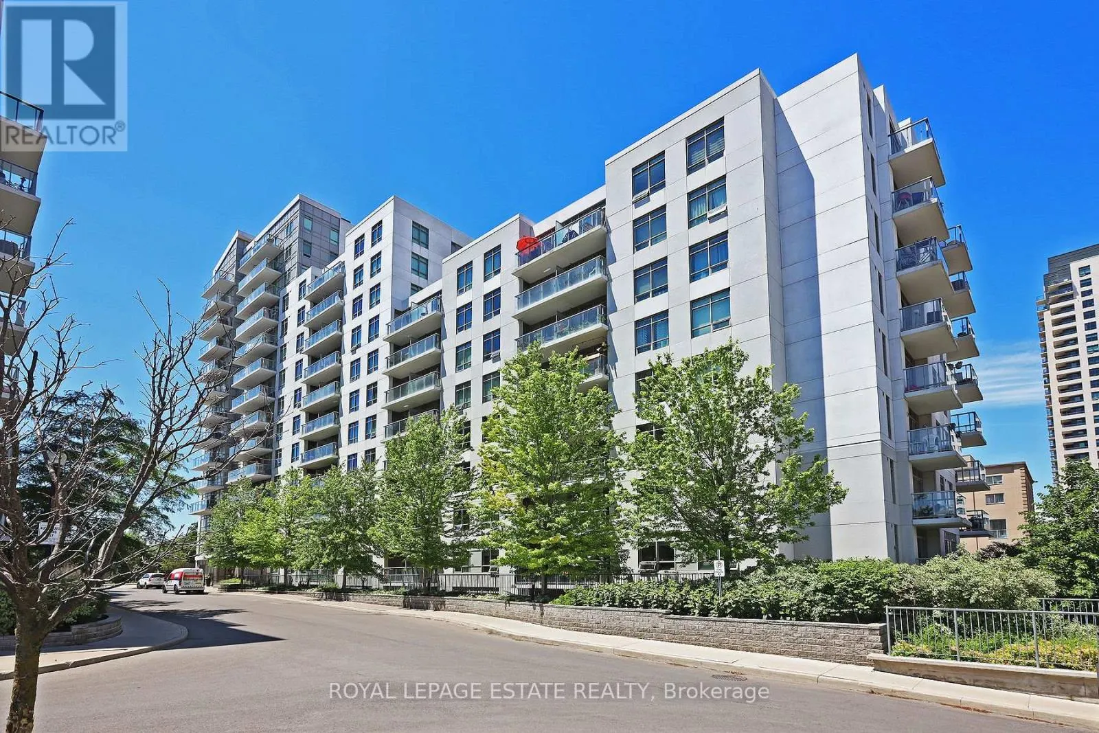 206 - 816 LANSDOWNE AVENUE
