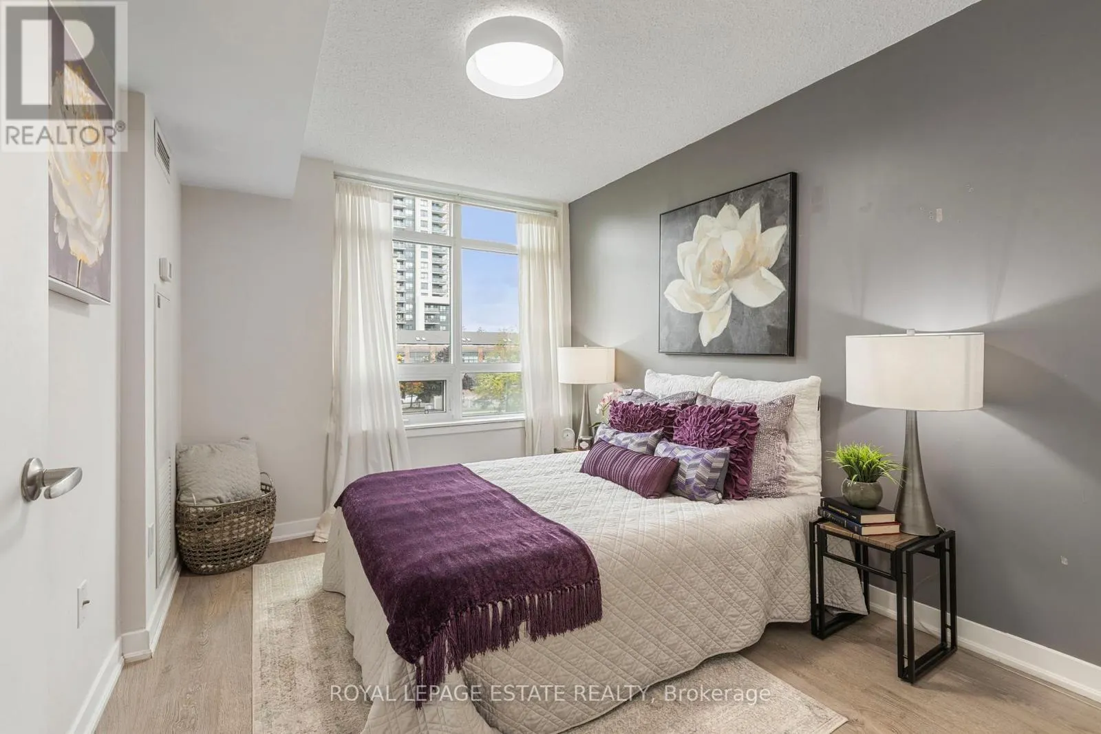 206 - 816 LANSDOWNE AVENUE