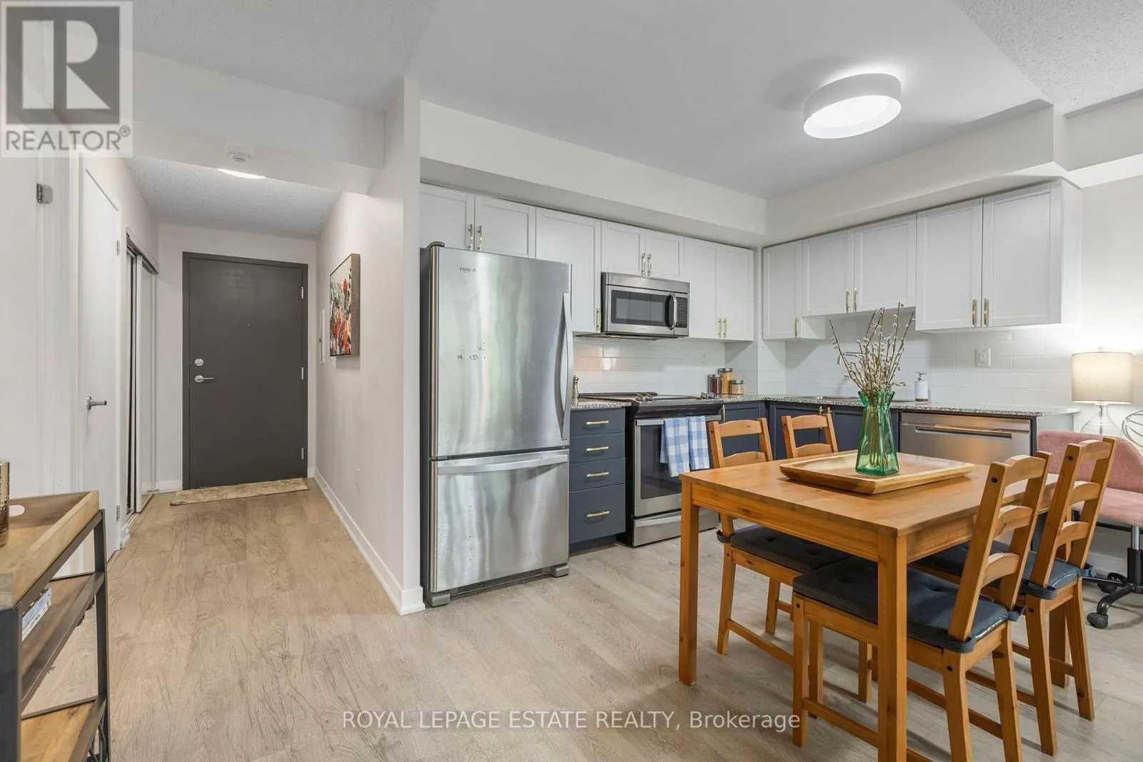 206 - 816 LANSDOWNE AVENUE