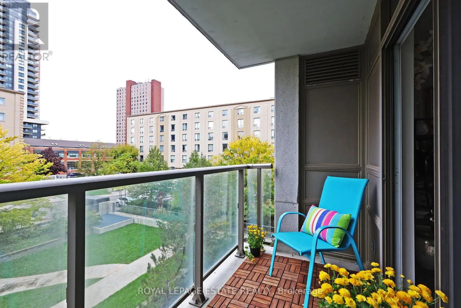 206 - 816 LANSDOWNE AVENUE