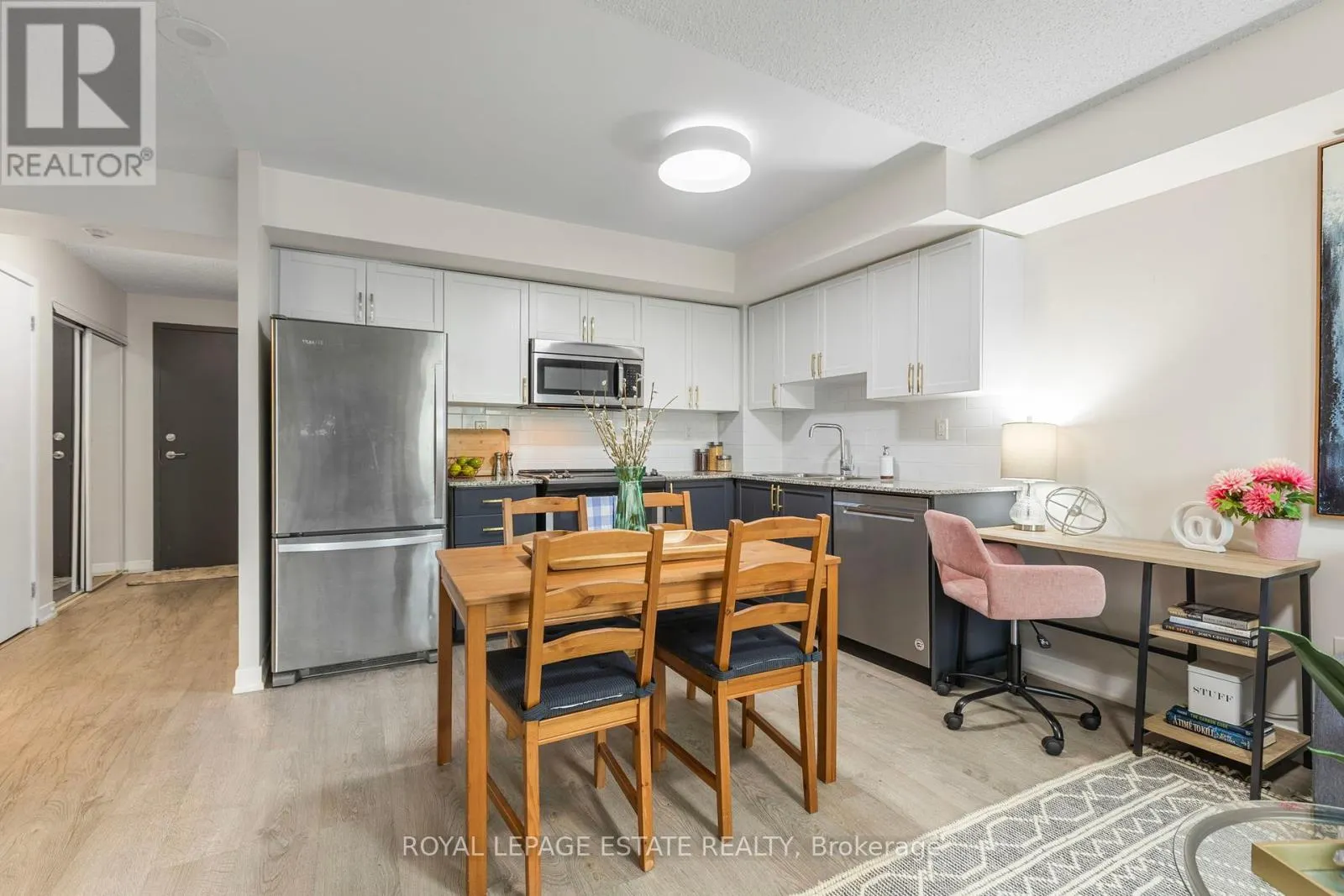 206 - 816 LANSDOWNE AVENUE