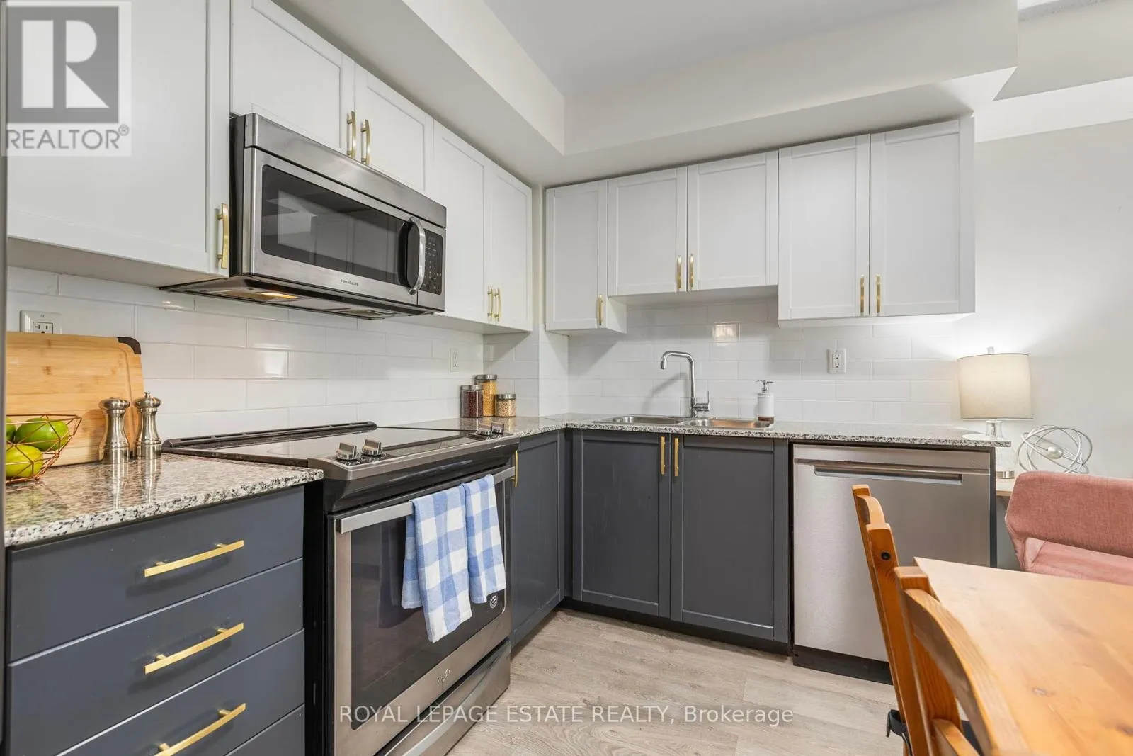 206 - 816 LANSDOWNE AVENUE