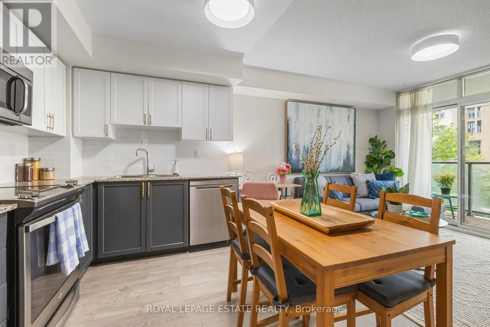 206 - 816 LANSDOWNE AVENUE